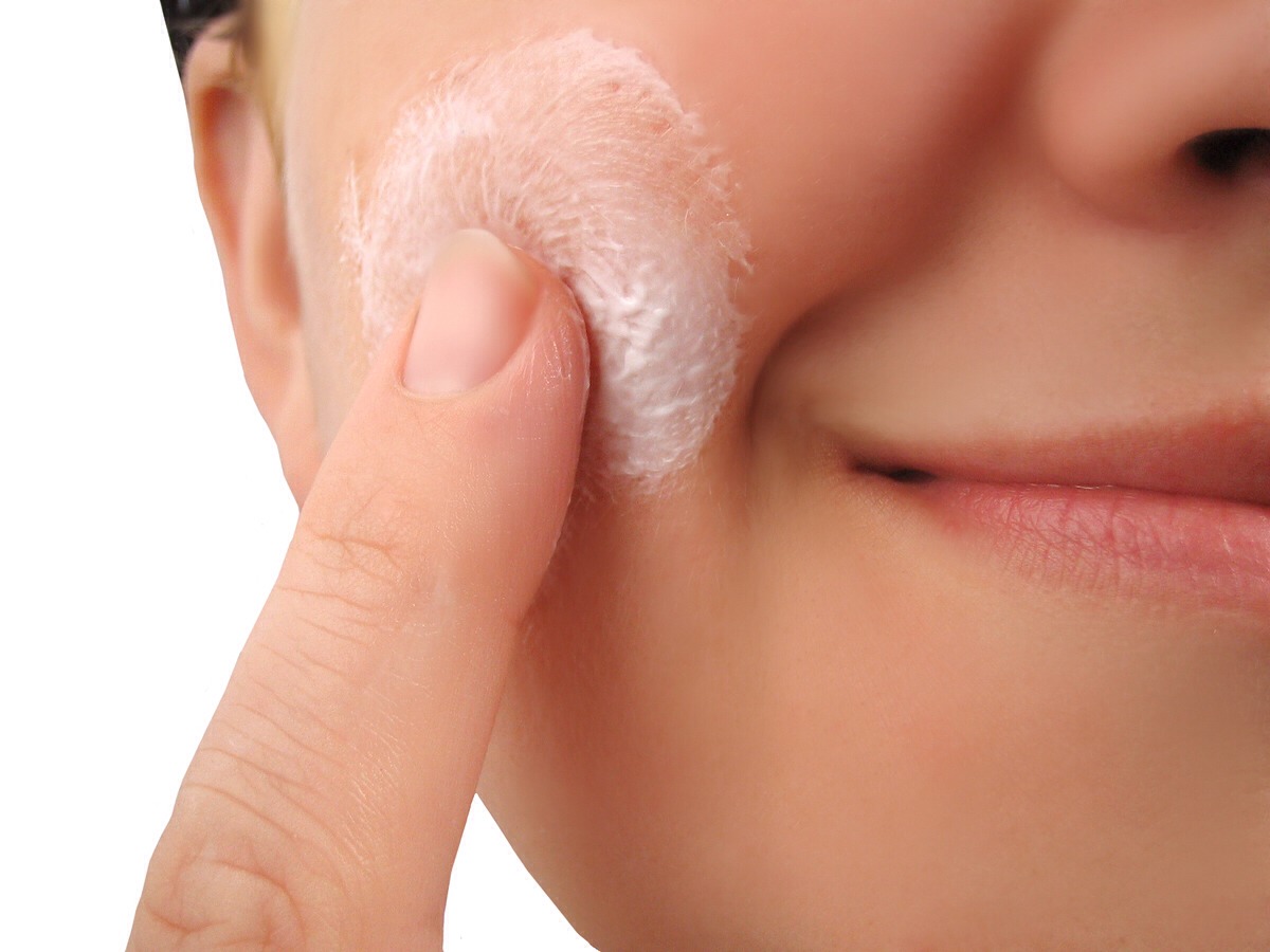 Tea tree oil is said to be a natural alternative to benzoyl peroxide, so if you’re ever caught without acne treatment, you can apply tea tree oil to the area to fight bacteria and reduce inflammation.