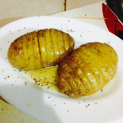 Easy Cheesy Bacon Hasselback Potatoes