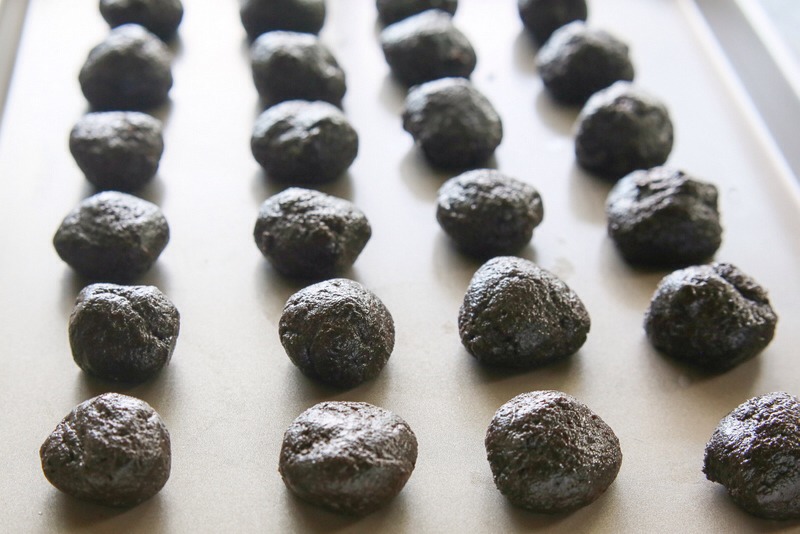 Melted Snowman Oreo Balls. #tipit