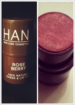 This cute little package is the perfect size for your purse! (And big enough so it's easy to find!) And it's the perfect size for application to your cheeks and lips. 😊 See that little bit of shimmer? So perfect to add a natural glow and the color is very easy to blend and very natural looking!