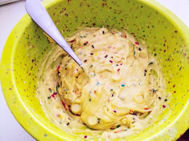 SUPER Easy Cake Batter Blondies - Delicious!