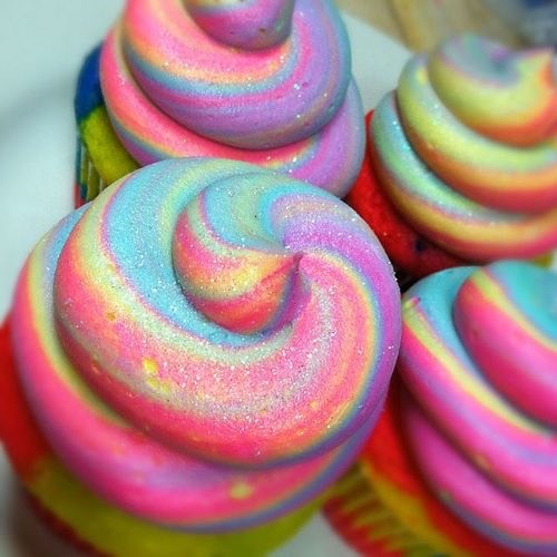 Rainbow swirl cupcakes 