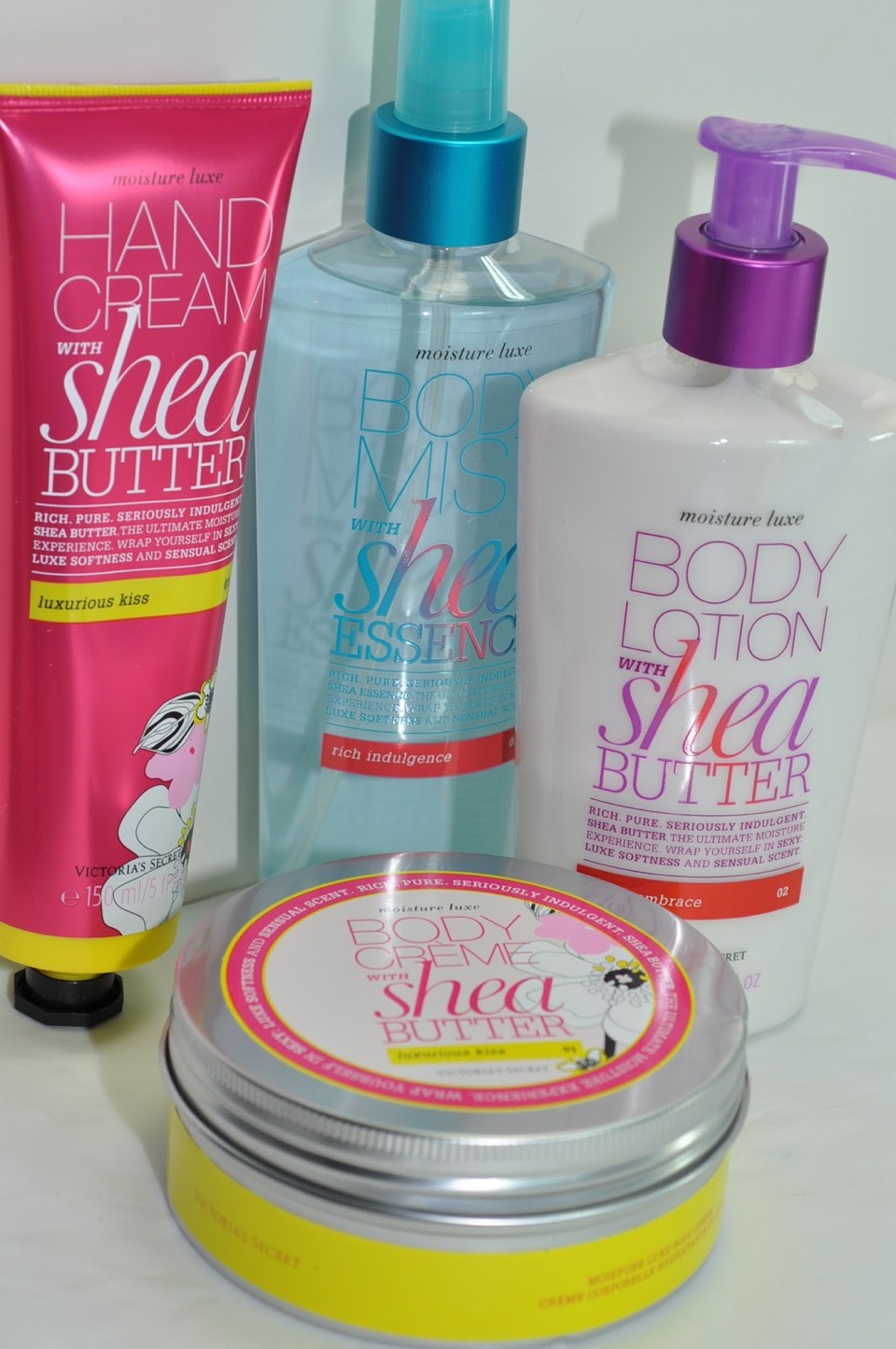 3) Body mist and hand cream. You wants to smell and feel fresh all day.🐾