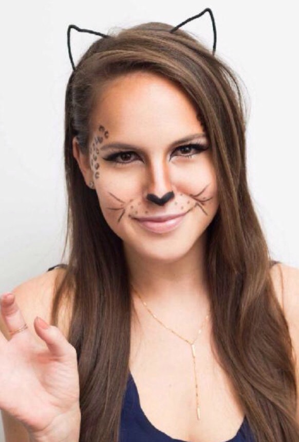 Easy Halloween Costume Makeup! No New Purchases Required!!!π #halloweentip