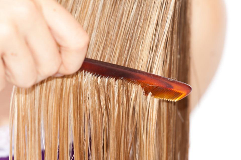 Clarify Your Hair
In order to remove product build-up from locks, use a clarifying shampoo once a week. This will also help prevent dandruff and other annoying hair/scalp conditions.