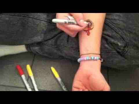Temporary Tattoo 💗🐱✒️🎀🍗!! #tipit