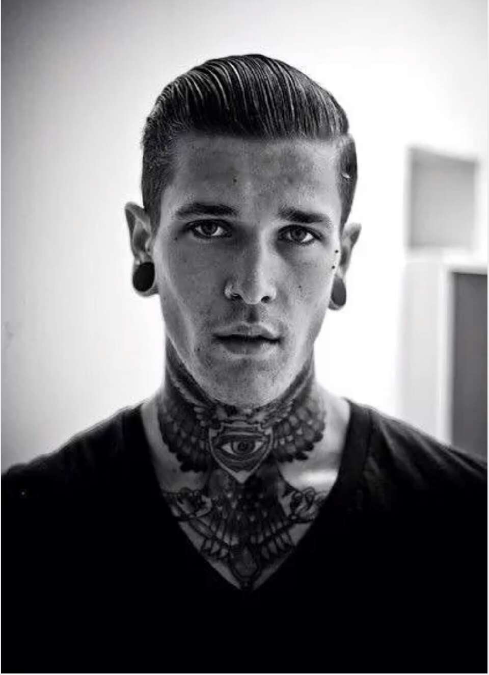VERY Legitimate Reasons To Date A Tattooed Man!