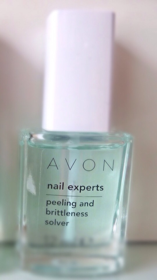 Once the garlic is chopped get a clear nail varnish of your choice💭💅