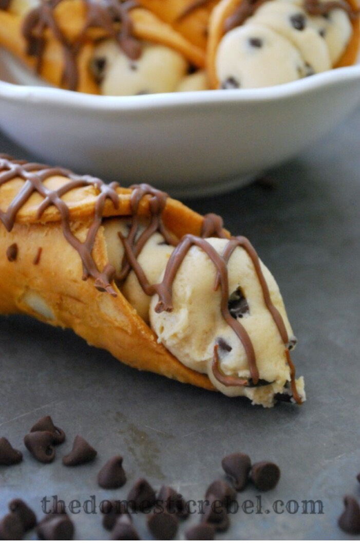 Chocolate Chip Cookie Dough Cannoli 😍