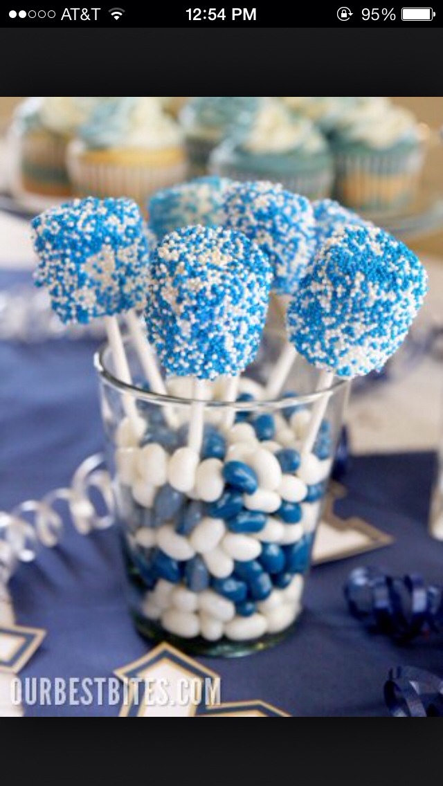 You can also add candy In the vase
To add a nice and tasty look! :)