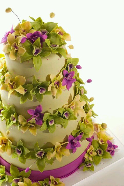 Beautiful wedding cakes.