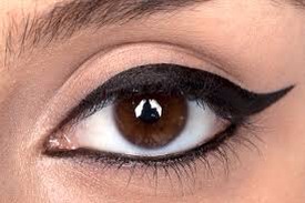 EYELINER
✔️Experiment with eyeliner to find whatever suits you. There are lots if different looks to achieve 
❌Normally it doesn't look as good when you have more on the bottom then the top lid. 