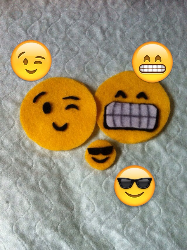 Using a picture as a guide, take the black felt and cut out the details on the face. Then use craft glue and glue them in place 😉😁😎