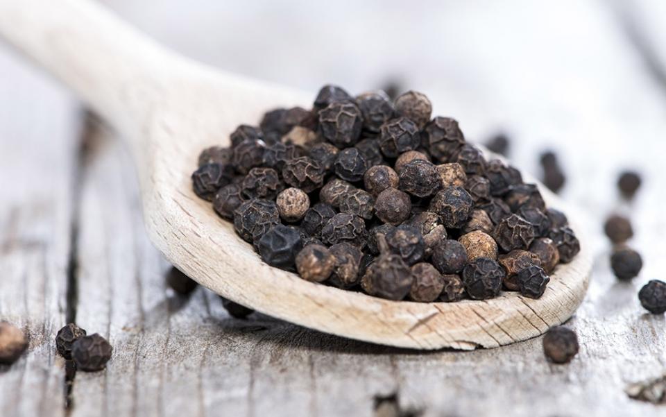 Healthy Habit #8: Sprinkle Pepper Everywhere Meet Piperine, the fat blasting ninja! A powerful compound found in black pepper, piperine has been used for centuries in Eastern medicine to treat multiple health conditions including inflammation and tummy troubles.