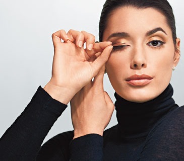 To Apply False Lashes
Use the Pat
Close your eye slightly and gently pull down your lid with a finger. This will give you easy access to the lash, Place the lash strip on the center of the lash line, then secure each end.