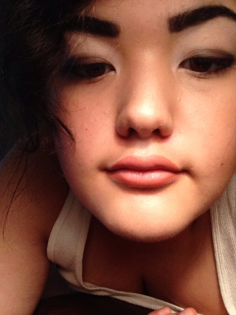 Top right:outline. Top left on the edge. Bottom lip: underline

