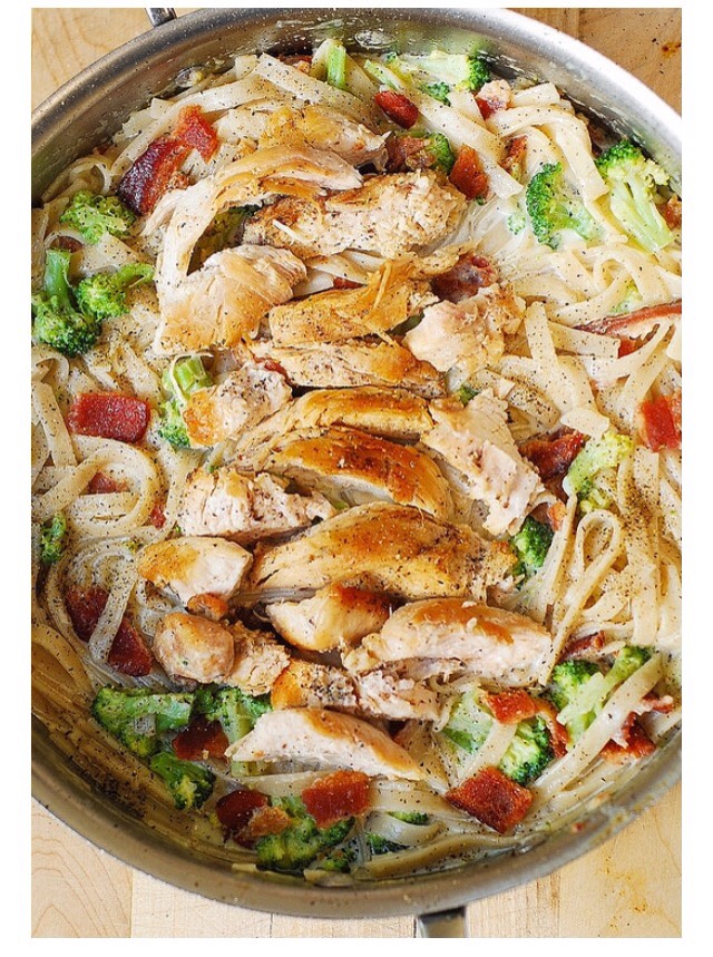 Creamy Chicken, Broccoli, & Bacon Pasta!