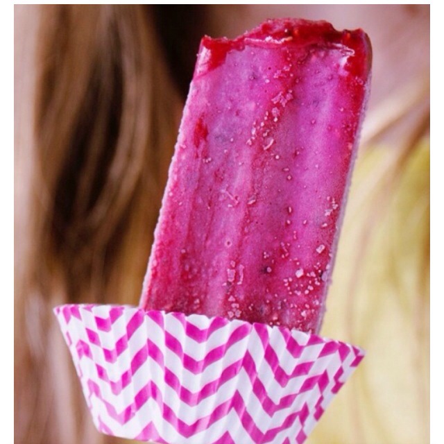 End stickiness and crying kids because their "Popsicle is melting!" Avoid the end of the world by catching the drips with a muffin tin🍧