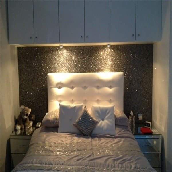 For all use girlie's that love glitter. hear are sum glittery wall paper ideas. 
