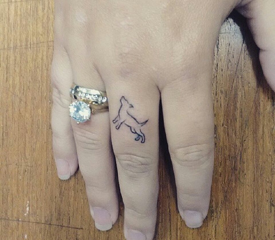   Beautiful Dainty Finger Tattoos For Women!