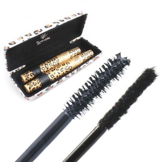 3D FIBER LASH
By: younique/love alpha
Available at: try their websites⤴️
😍😍😍. They have a couple different versions of this, but I guarantee no matter which one you use, everyone will be thinkin they false. They're at an amazing price, too- the before and after photos are crazy😍