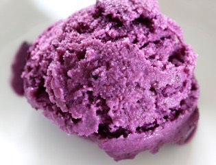 Blueberry Ice Cream 

http://www.food.com/recipe/blueberry-ice-cream-91781
