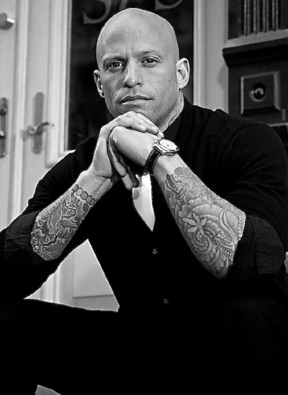 VERY Legitimate Reasons To Date A Tattooed Man!