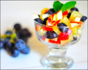 'Three-fruit' fruit salad - 102kcal (428kJ)

-50g of seedless black grapes, cut in half: 30kcal (126kJ)
-50g of a diced apple: 26kcal (109kJ)
-100g of chopped tinned pineapple in juice: 46kcal (193kJ)
