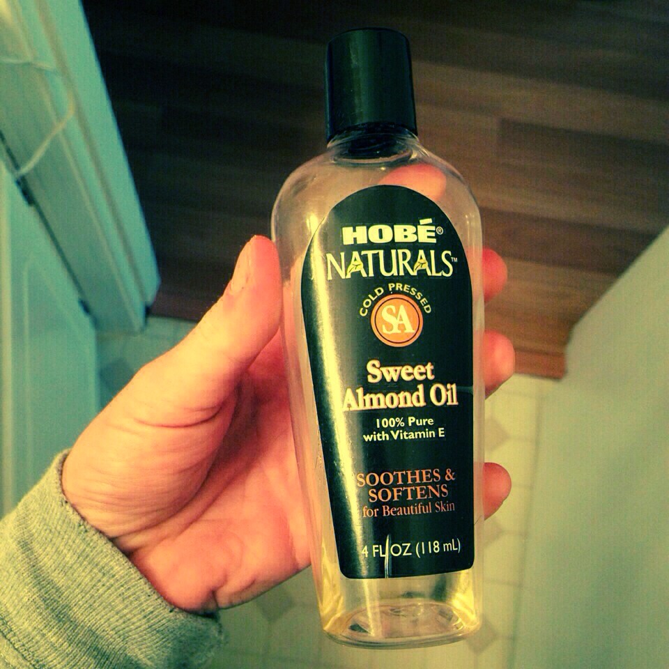 MUST GET!!!!!! Almond Oil is one of the BEST things for your skin!!!!! Use this as a moisturizer after cleansing skin! Non greasy and use morning and night! Ingredients are just 100% pure sweet almond oil & natural vitamin E!!! A MUST!!!!!!!
