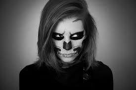 25 Creepy But Cool Halloween Makeup Ideas! #Halloweentip
