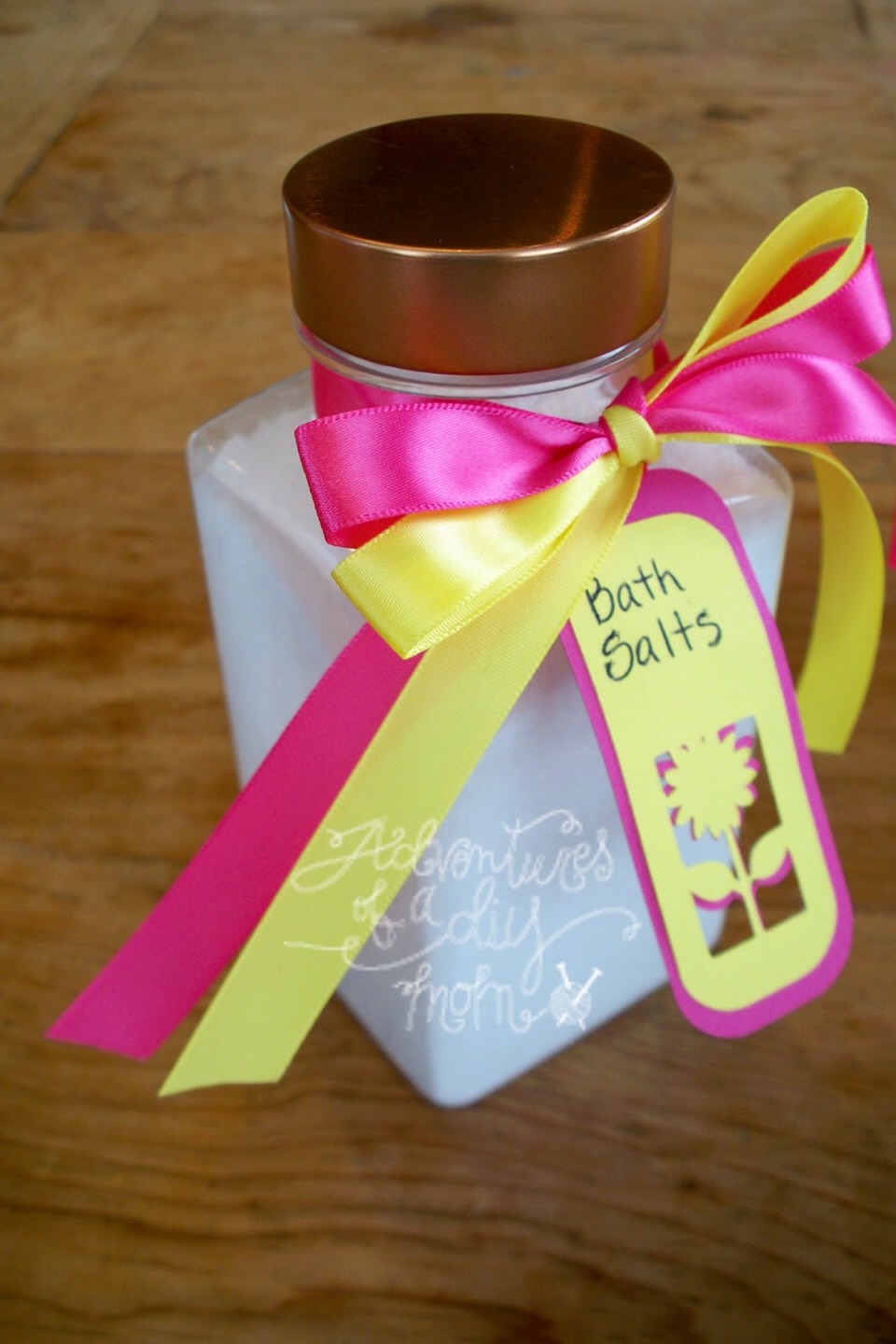 🏊STEP 3
Add a few drops of food coloring, until you achieve the desired shade. If you intend to present the bath salts as gifts, be sure to store them in a stoppered and labeled container to keep out moisture.
