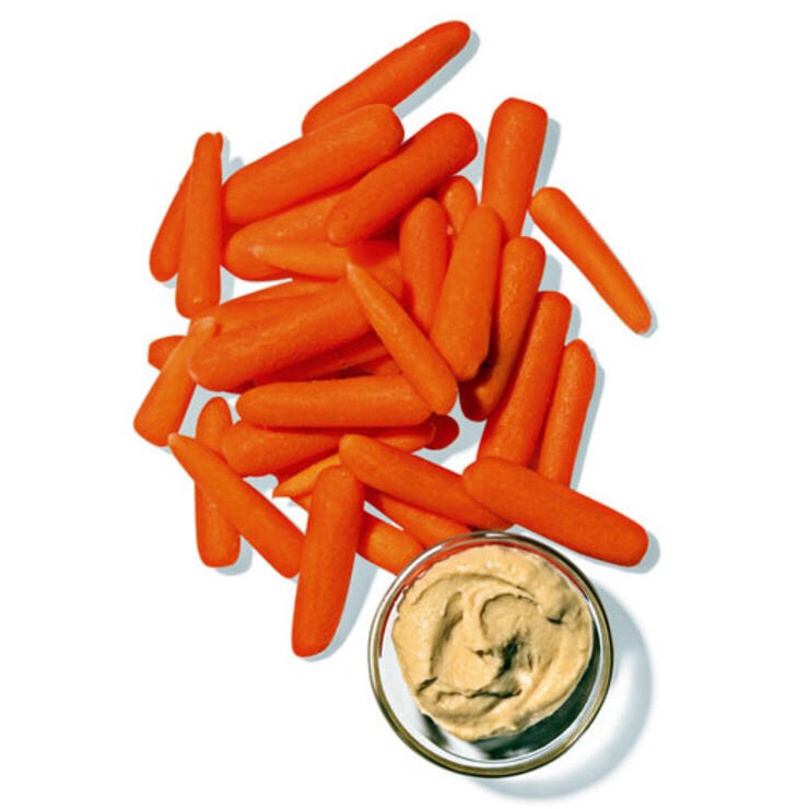 1 C BABY CARROTS WITH 2 TBSP HUMMUS
The crunchy texture keeps choppers busy, and tangy hummus feeds your need for comfort food.
