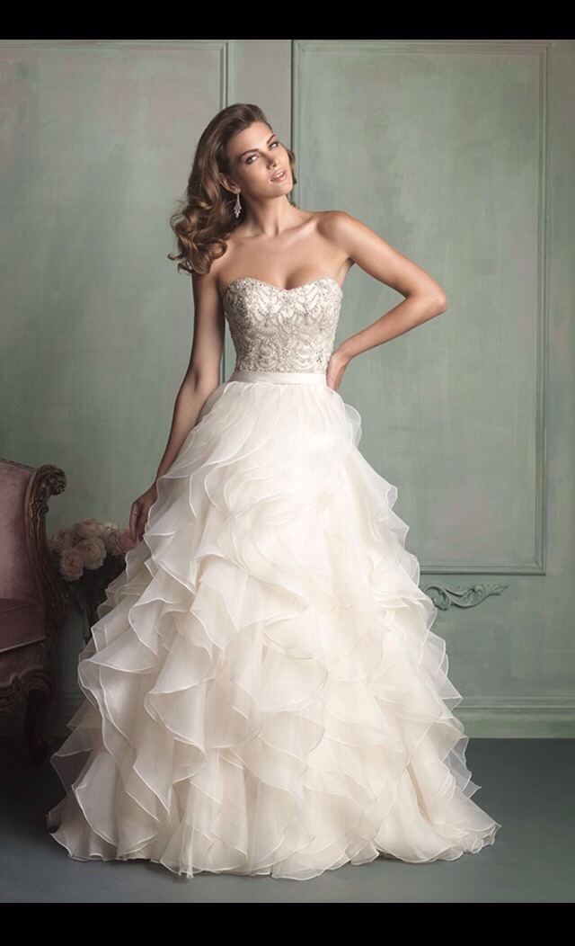 Beautiful Wedding Dresses UNDER $500! π #tipit