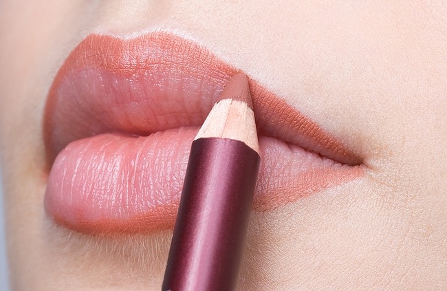 How To Apply Lip Stick