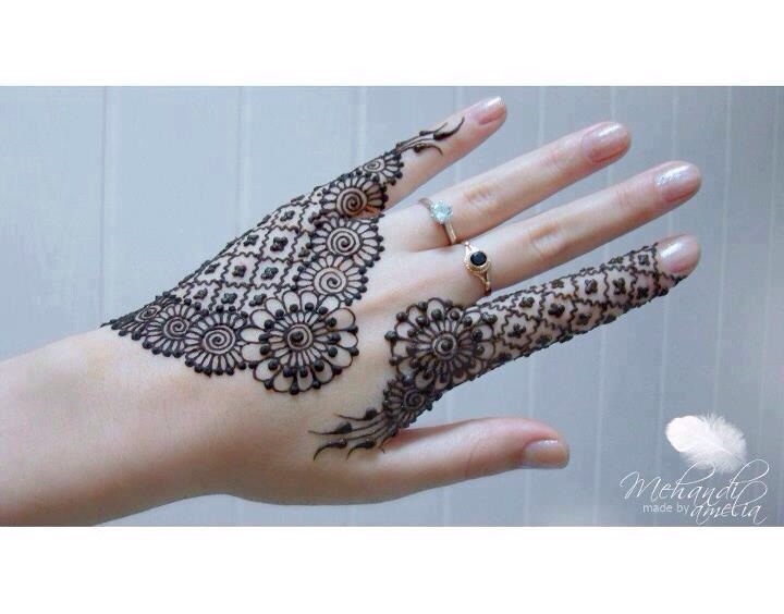 Cute Henna Designs 😘