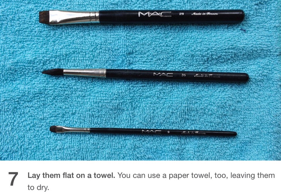 My Cleaning Makeup Brushes Routine 🚿