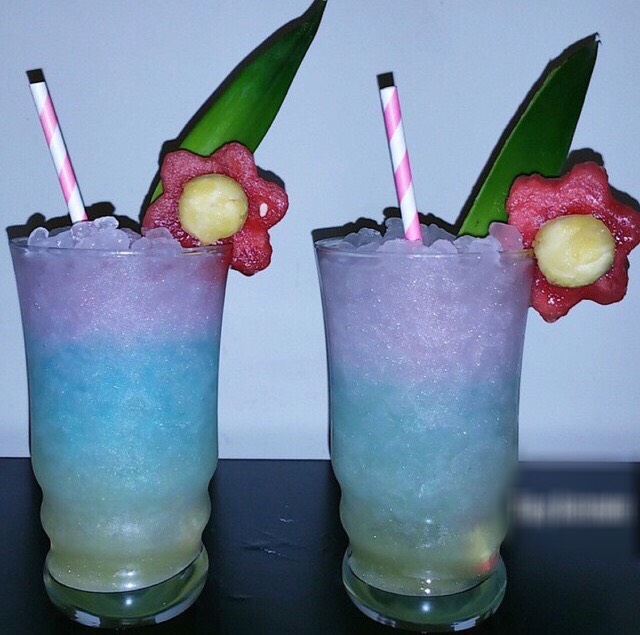7 Galaxy Inspired Cocktail Recipes💜💙