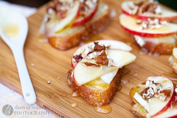 Apple Brie and Honey Bruschetta: http://cravingchronicles.com/2012/09/20/apple-brie-and-honey-bruschetta/