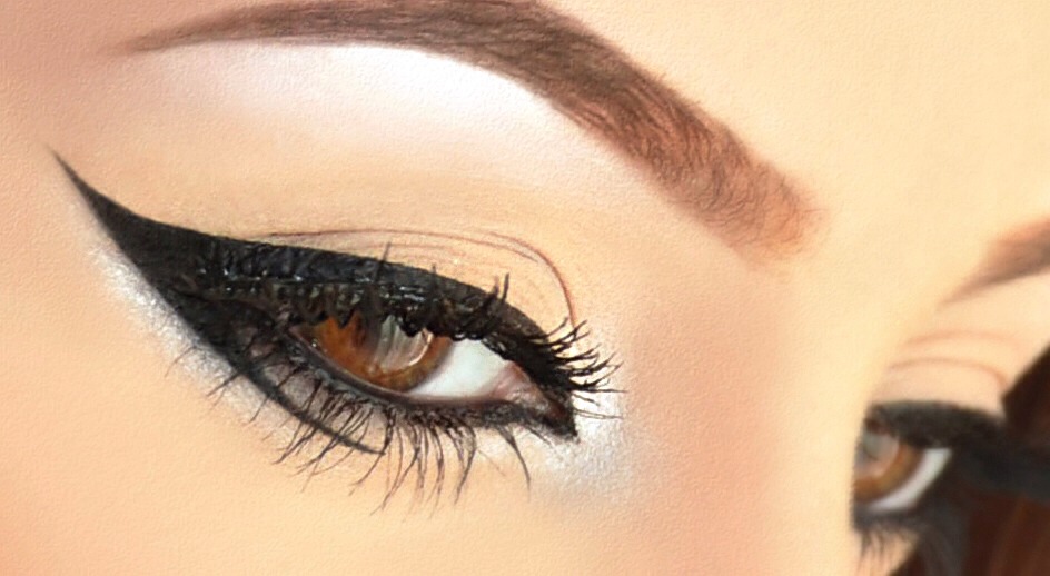 Applying Eyeliner Tips