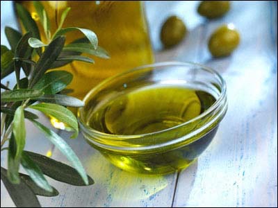 Warm Olive Oil Makes Your Hair Grow 