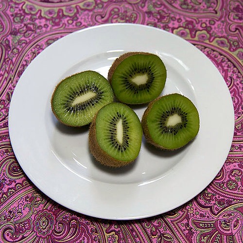 Health Tip: Eat 100 Calorie Snacks To Lose Weight! Here Are 100 Calorie Servings Of Differnt Fruits