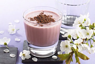 Dark chocolate shake:
Really? Yes, really chocolate, especially the dark kind, helps you slim down because it decreases appetite and lessens food cravings overall. However, at nearly 400 calories, this shake is more of a meal than a snack. Try it for a quick breakfast to tame your appetite for hours