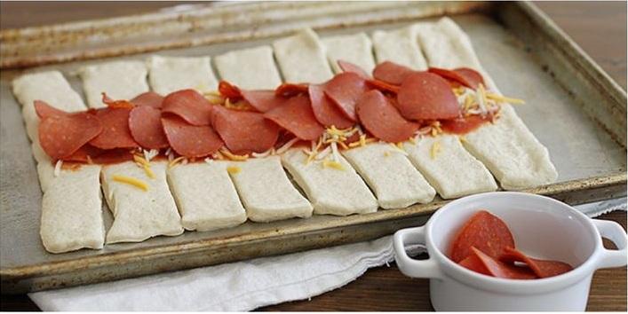 Delicious Pepperoni Pizza Braid Recipe #tipit