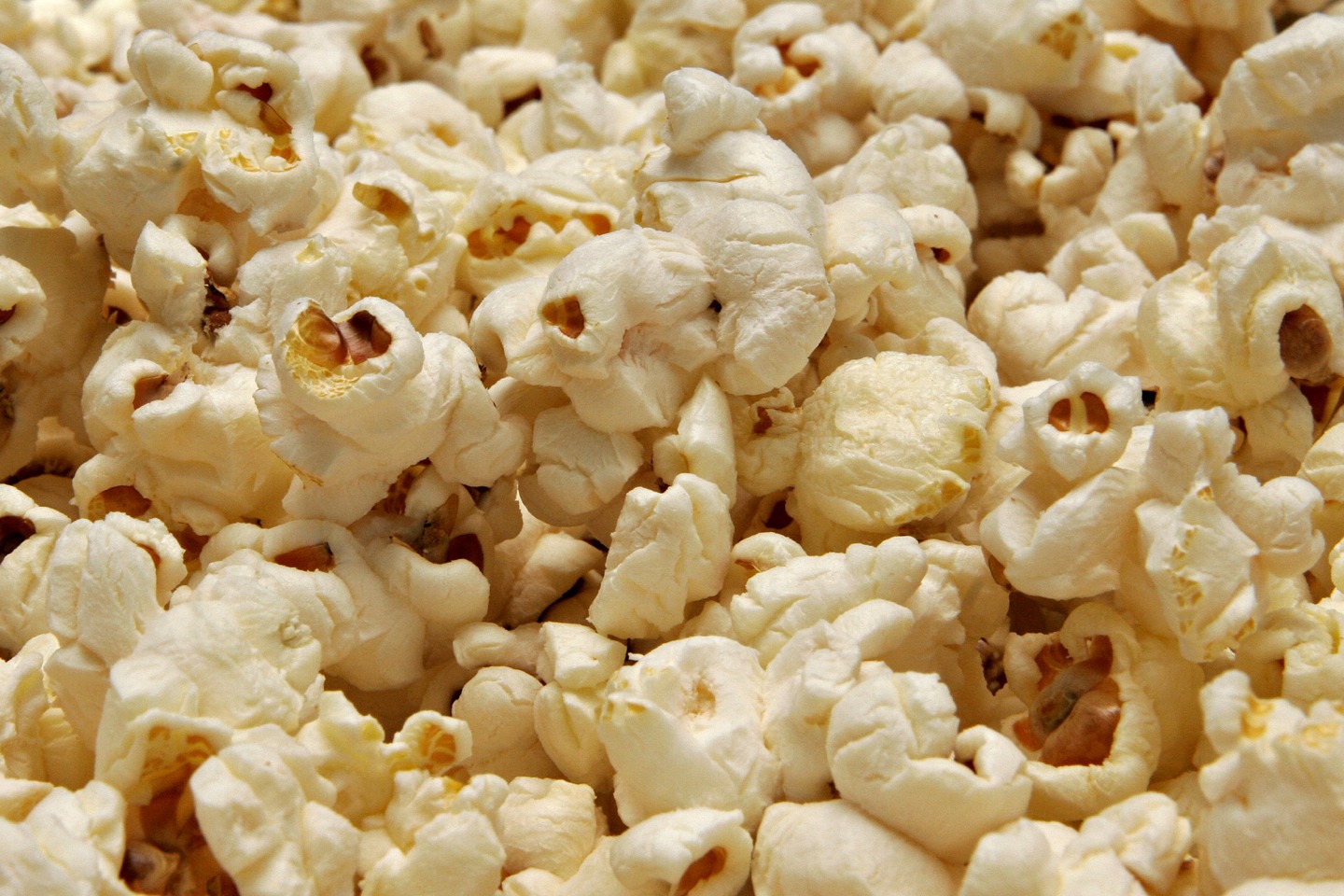 🌽• after making popcorn, open the bag slightly and shake out the kernels - 