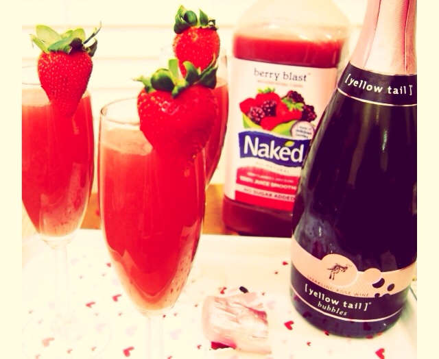 INSTRUCTIONS:
Fill champagne glass halfway with Berry Blast Smoothie
Top with champagne
Garnish with strawberry
Toast! :) ❤️