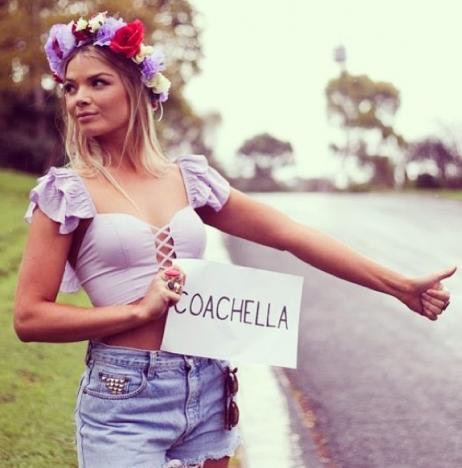 ESSENTIAL#3: Flower crown🌸🌹🌺🌻
•Cause why not?!
•Can be purchased at FOREVER 21, PACSUN & on ETSY or find a DIY on YouTube!