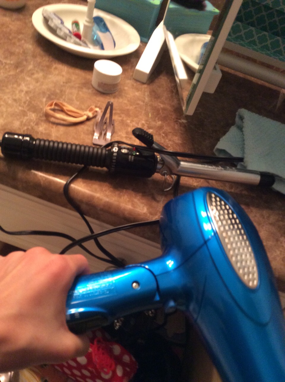 4) DONT USE HOT PRODUCTS ON YOUR HAIR because it can damage your hair. Then your hair will turn into dead hair