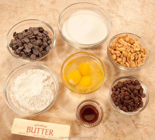 WHAT YOU NEED:
1/2 cup vegetable oil
1 cup white sugar
1 teaspoon vanilla extract
2 eggs
1/2 cup all-purpose flour
1/3 cup unsweetened cocoa powder
1/4 teaspoon baking powder
1/4 teaspoon salt
1/2 cup chopped walnuts (optional)