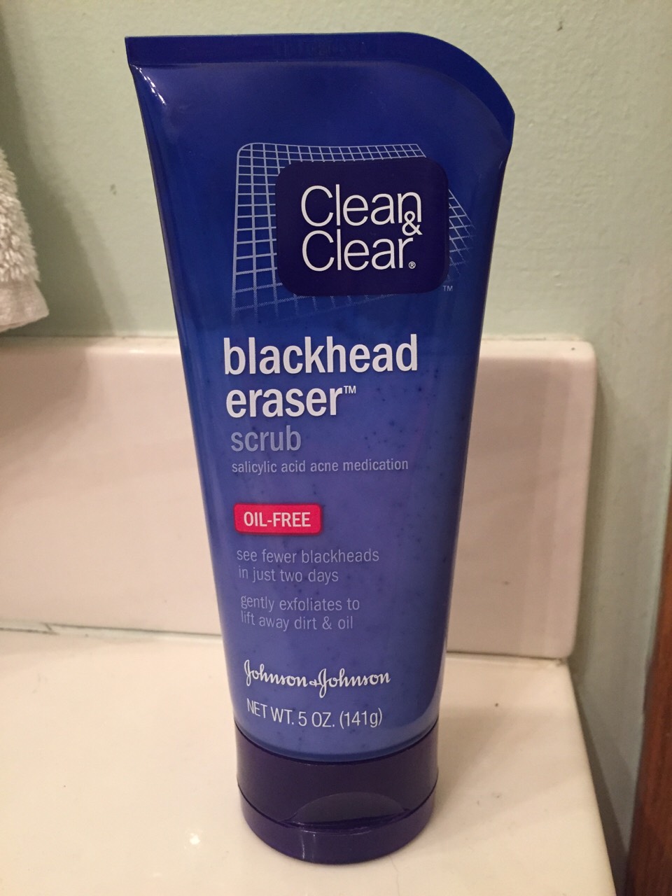 Clean & Clear Blackhead Eraser Scrub