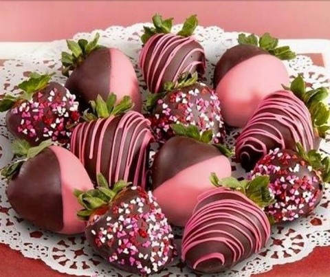 Pretty in pink chocolate dipped strawberries - a classy and pink (!) delicacy for your special day.